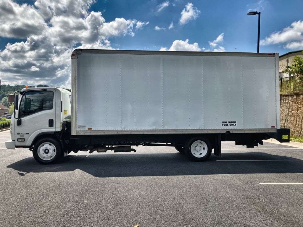 Isuzu NPR photo 7