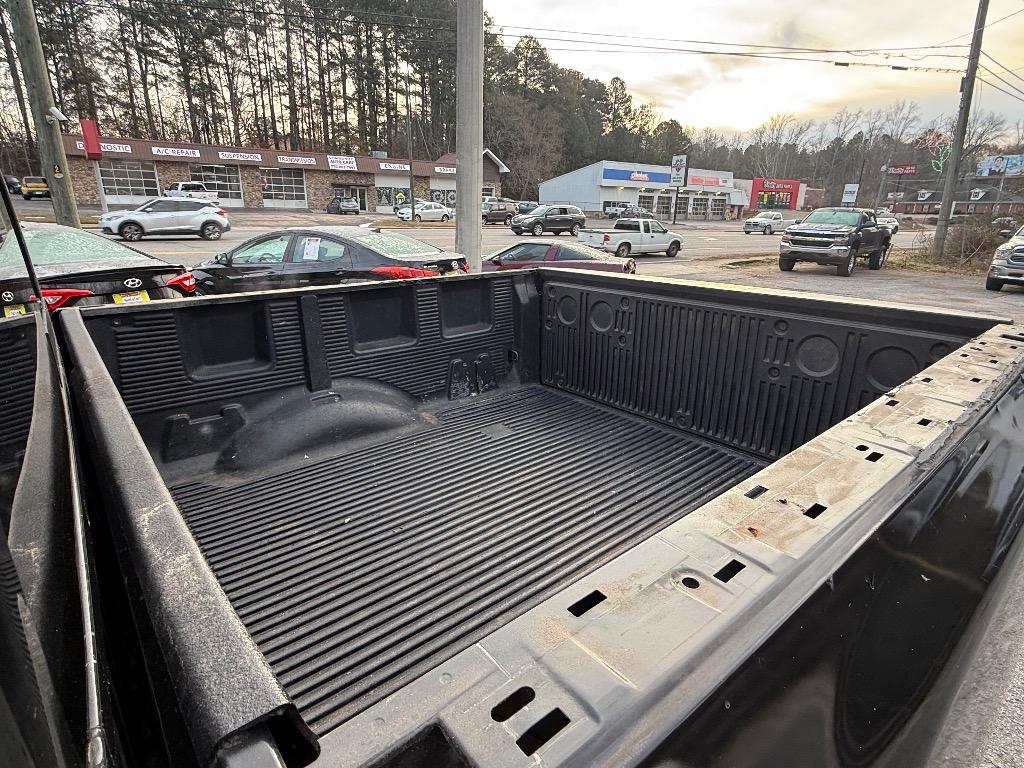 2018 Nissan Titan SV - Photo 8