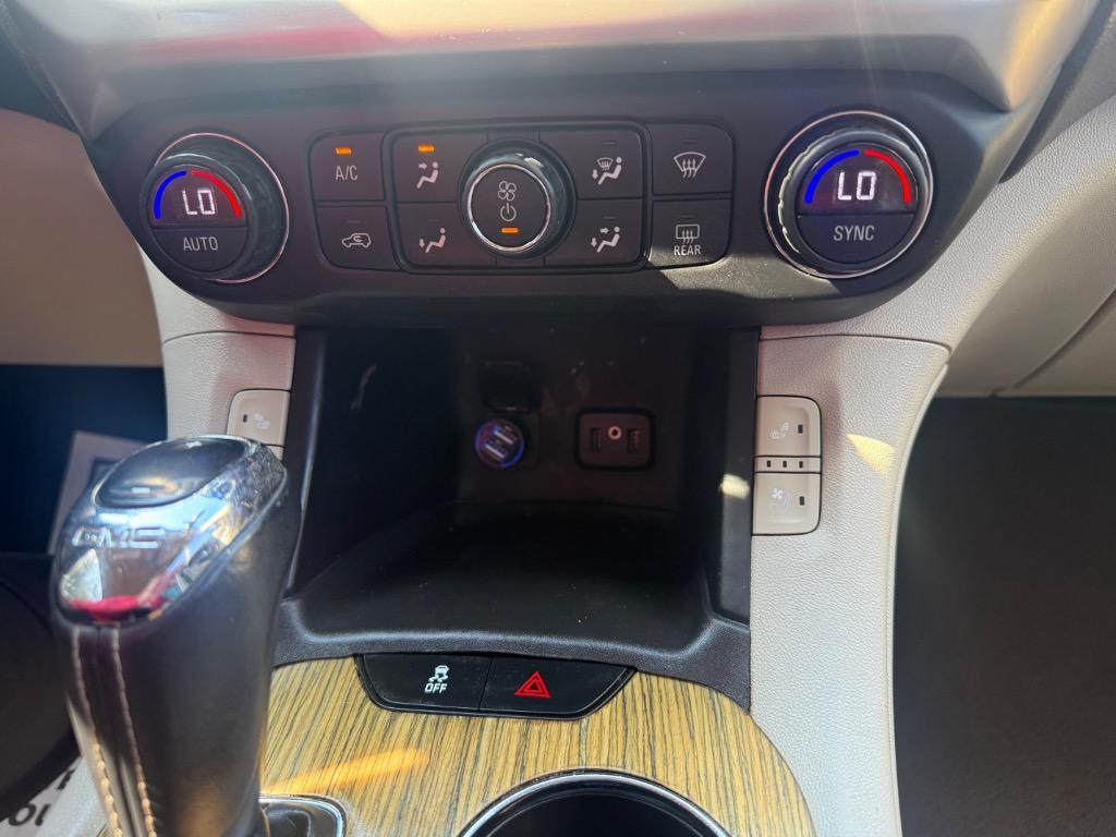 GMC Acadia photo 10