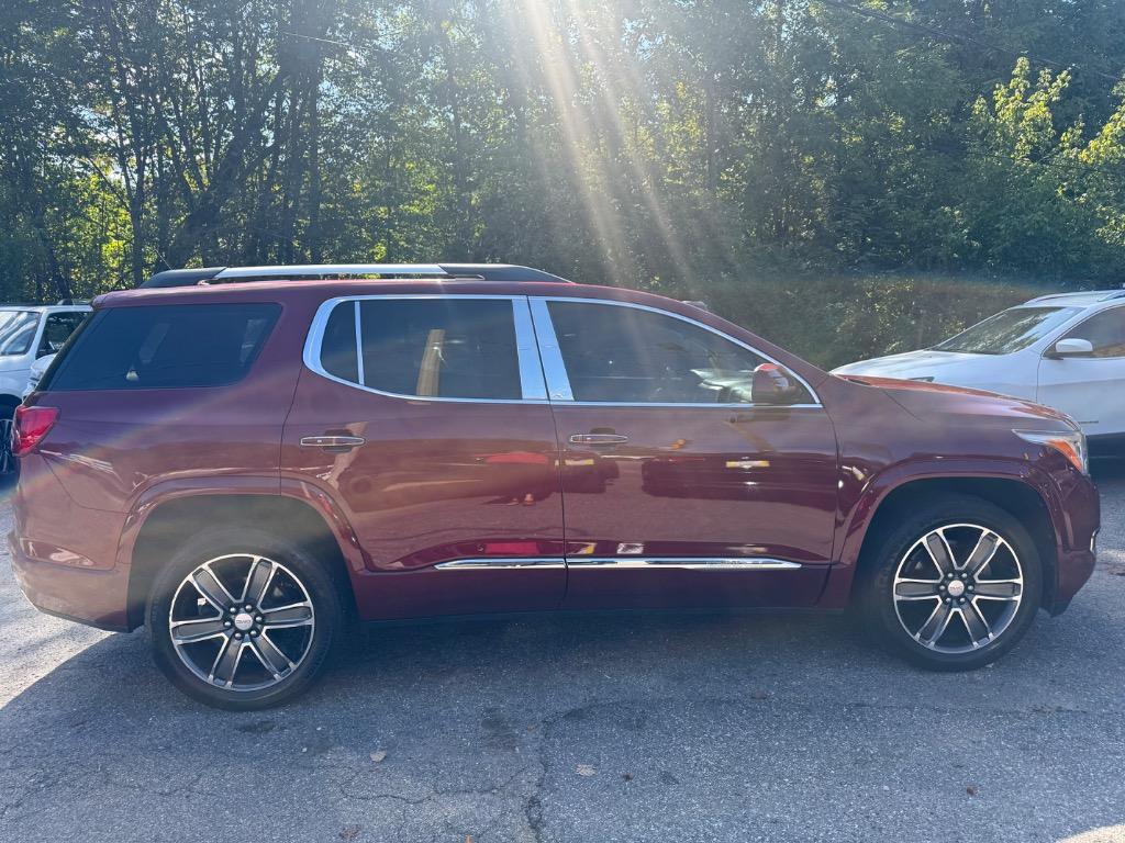 GMC Acadia photo 16