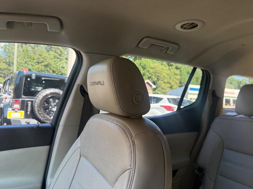 GMC Acadia photo 9