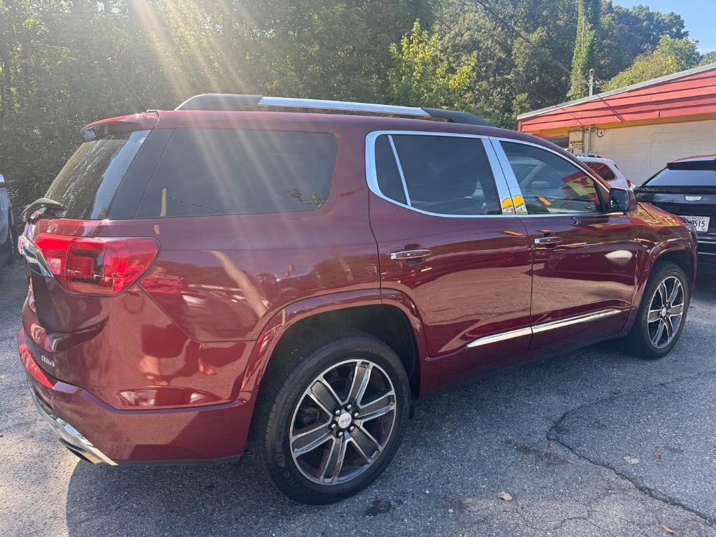 GMC Acadia photo 17
