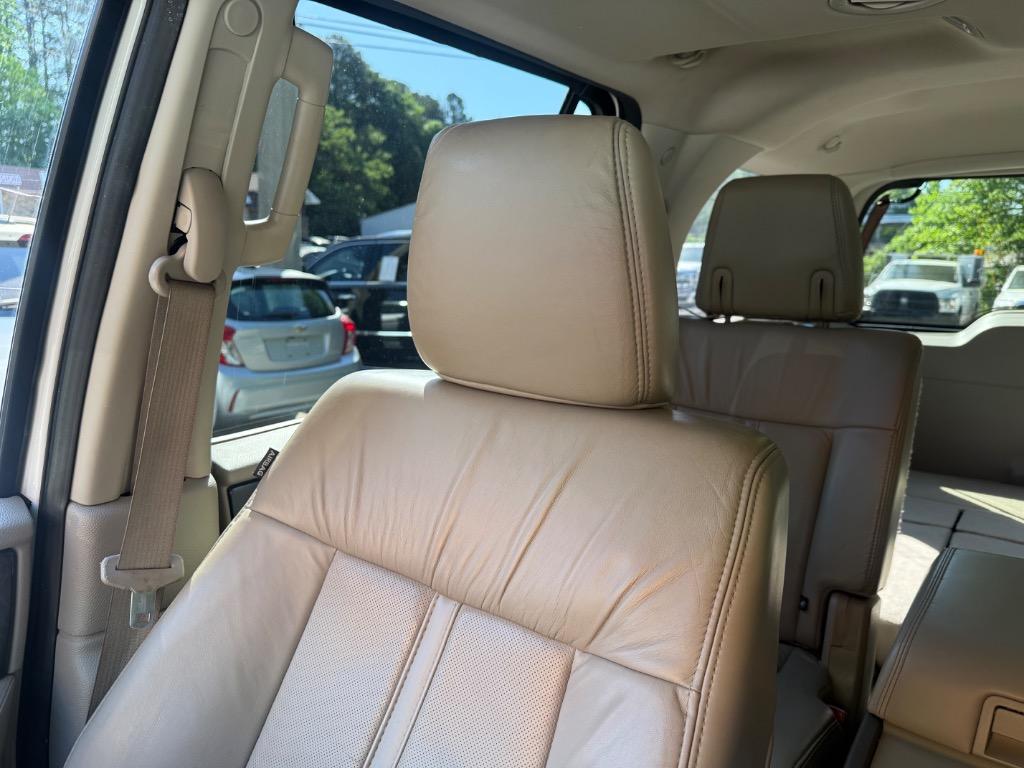 Lincoln Navigator photo 24