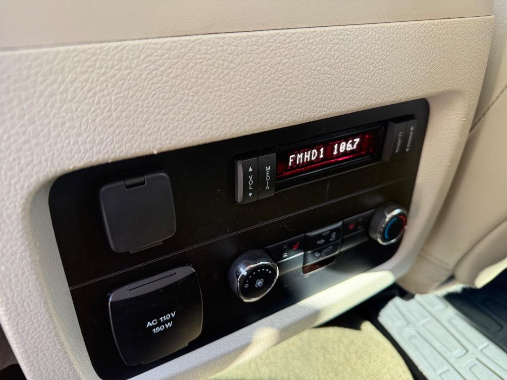 Lincoln Navigator photo 15