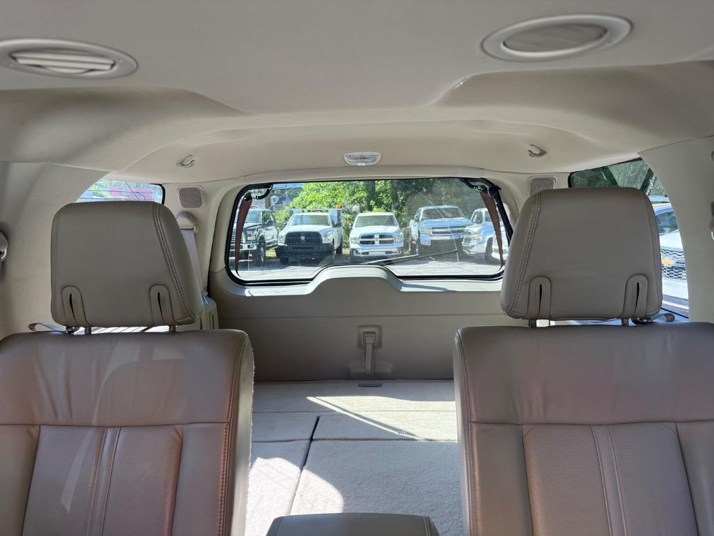 Lincoln Navigator photo 22