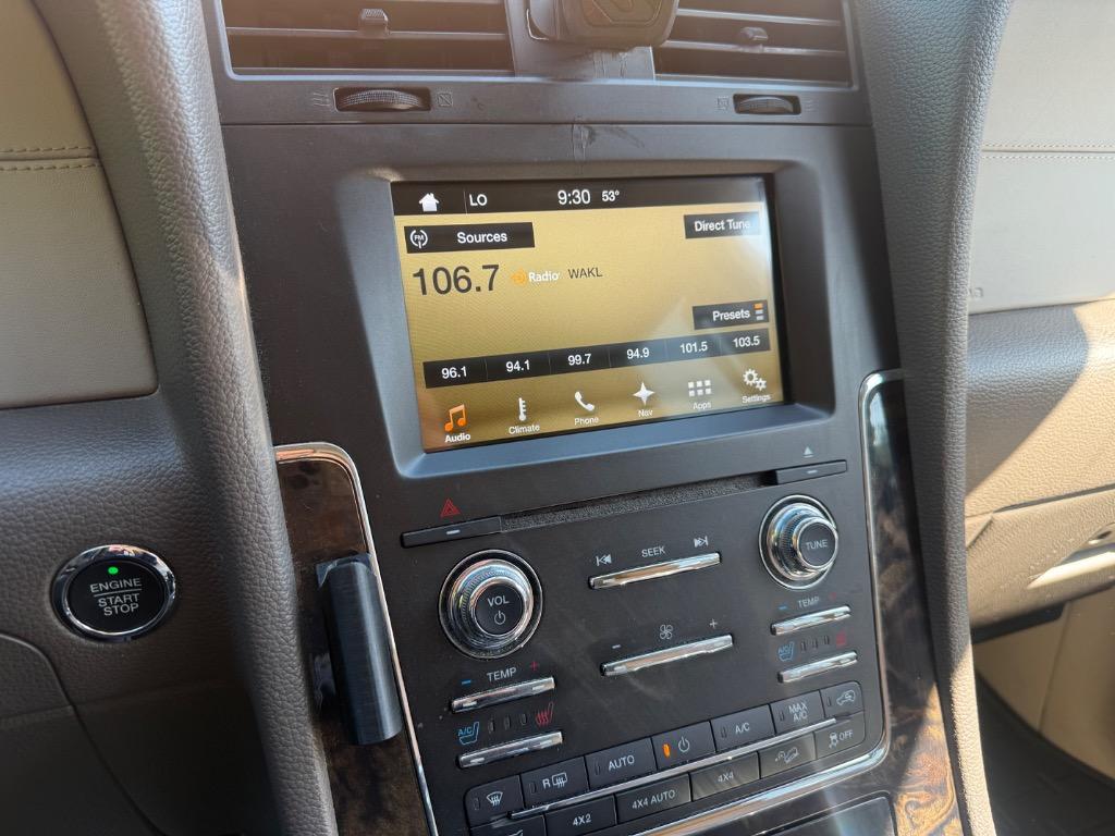 Lincoln Navigator photo 2