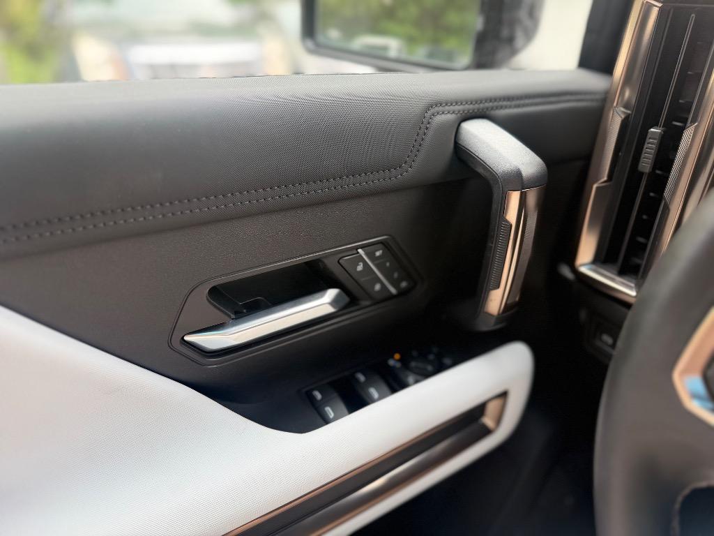 2025 GMC HUMMER EV 2X - Photo 23