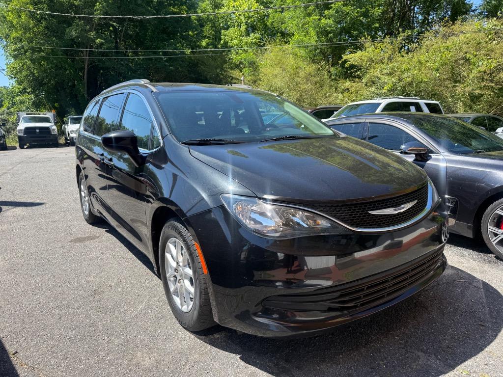 2020 Chrysler Voyager LXI's photo