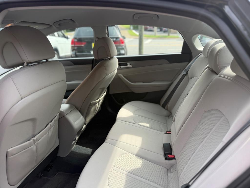 Hyundai Sonata photo 6