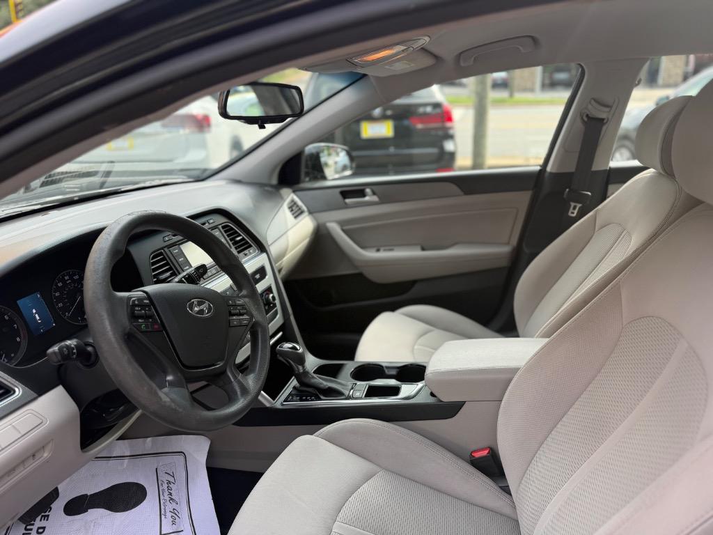 Hyundai Sonata photo 2