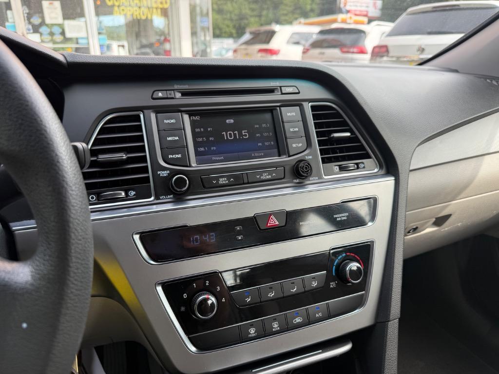 Hyundai Sonata photo 3