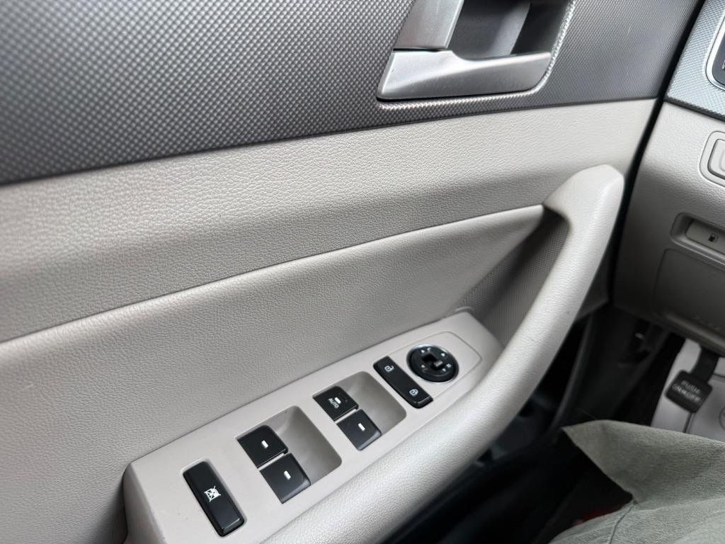 Hyundai Sonata photo 14