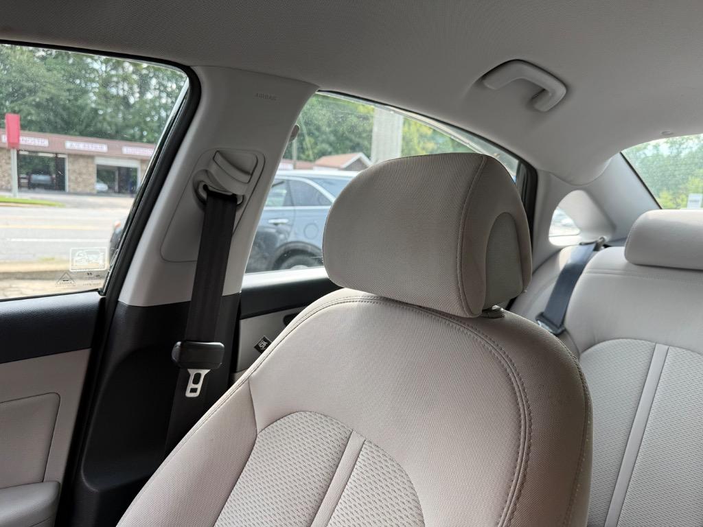 Hyundai Sonata photo 5