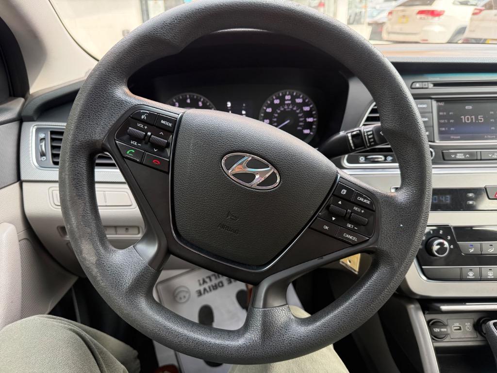 Hyundai Sonata photo 18