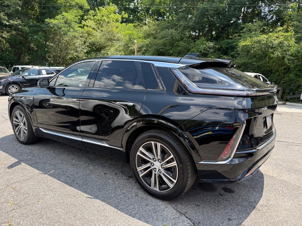 Cadillac Lyriq photo 17