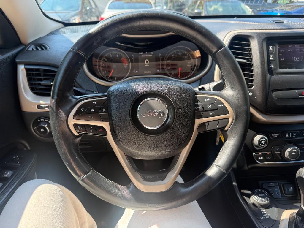 Jeep Cherokee photo 3