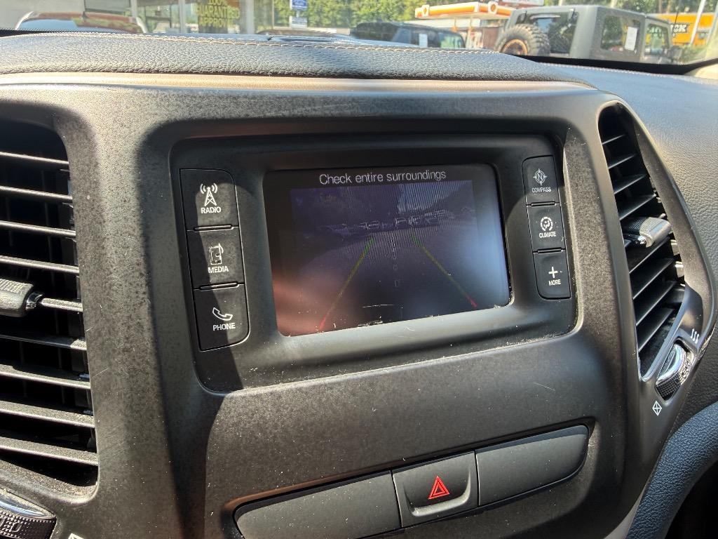 Jeep Cherokee photo 5
