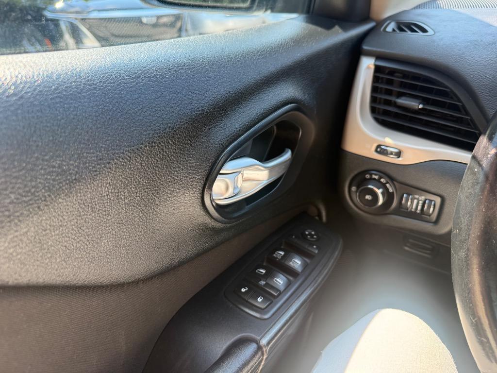 Jeep Cherokee photo 6