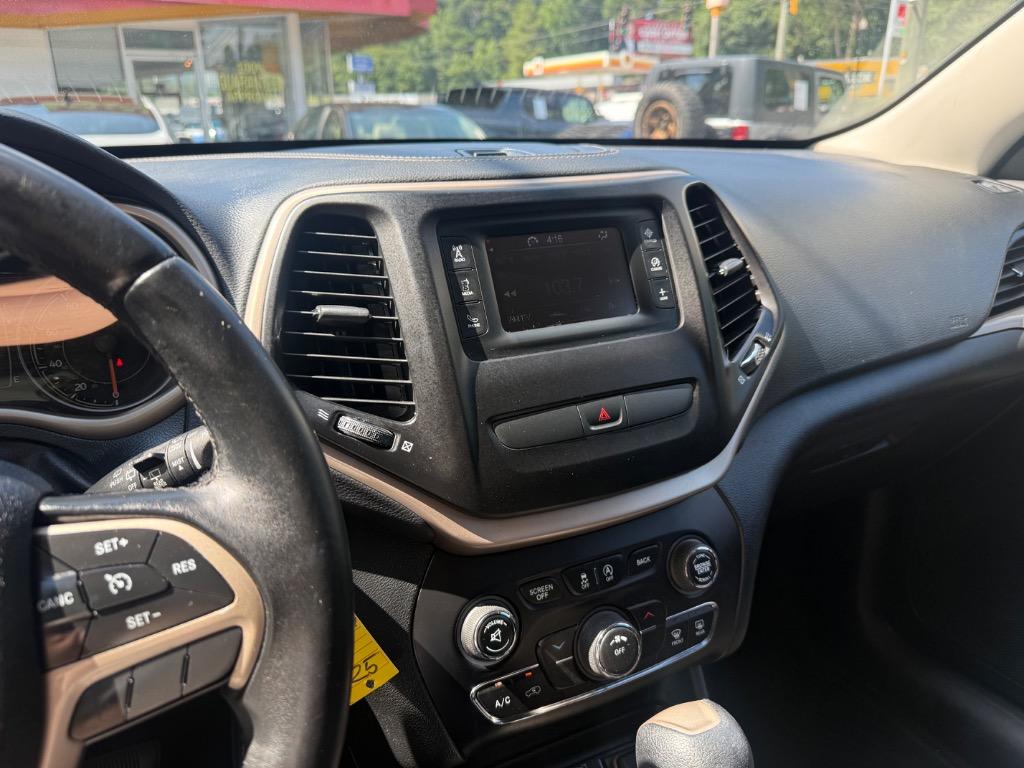 Jeep Cherokee photo 4