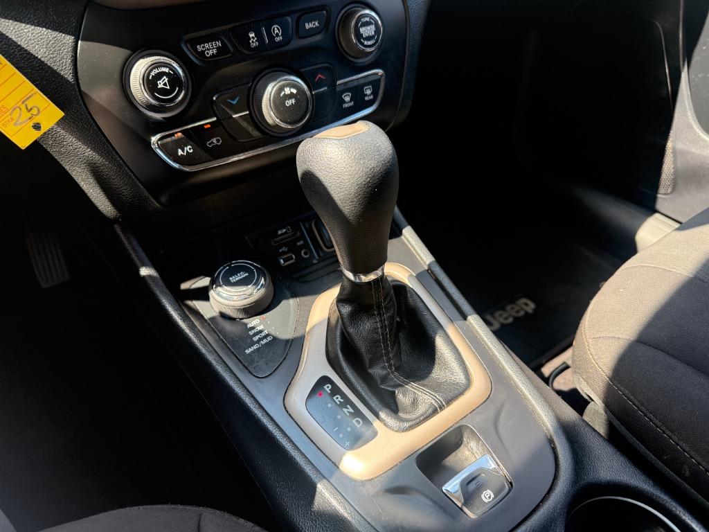 Jeep Cherokee photo 7