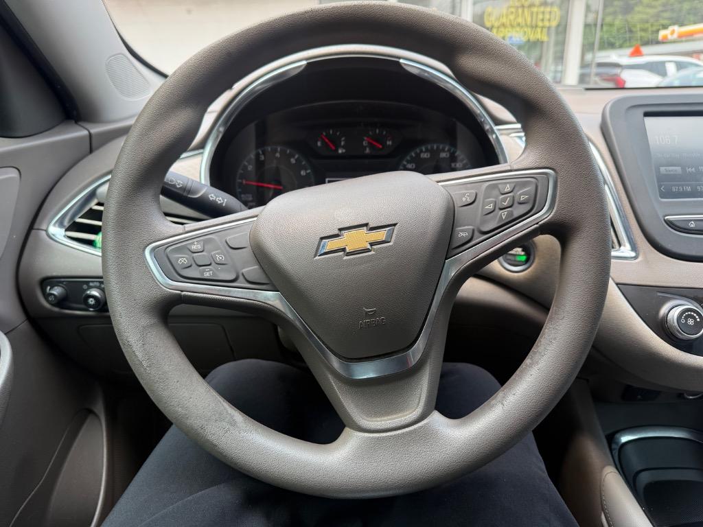 Chevrolet Malibu photo 2