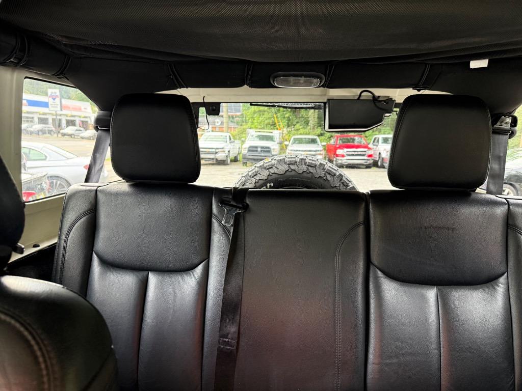 Jeep Wrangler photo 6