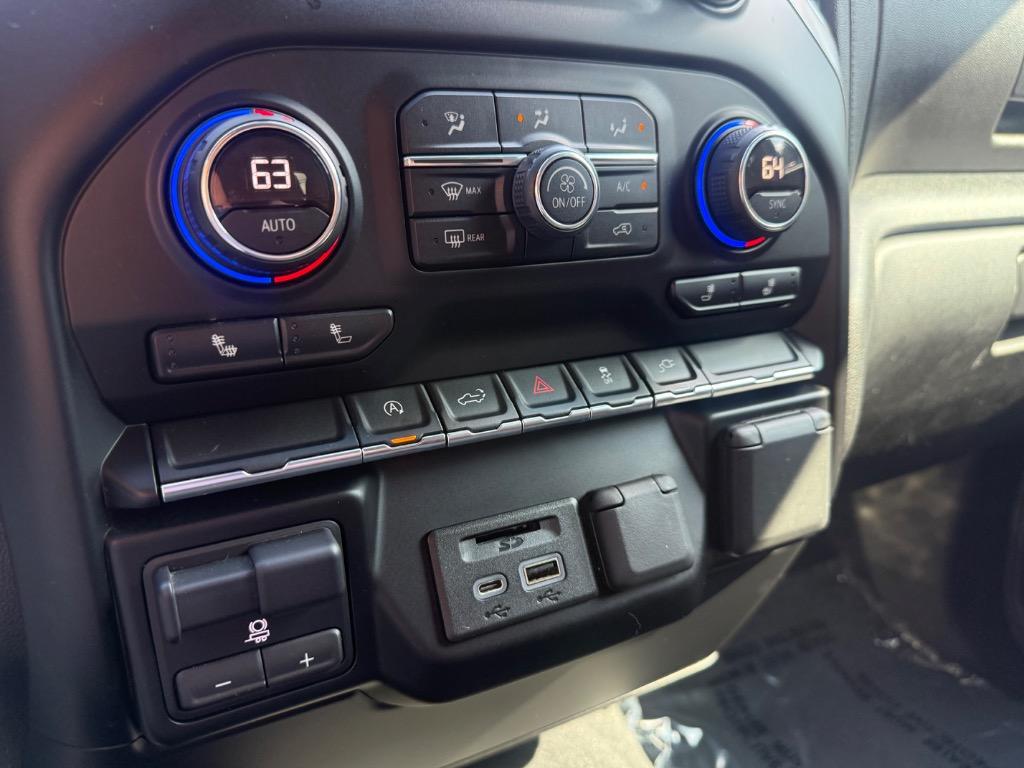 Chevrolet Silverado 1500 photo 21