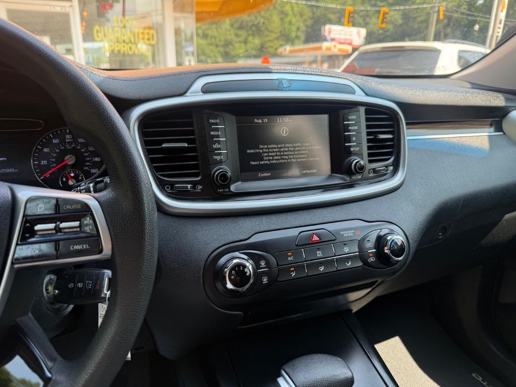 Kia Sorento photo 3