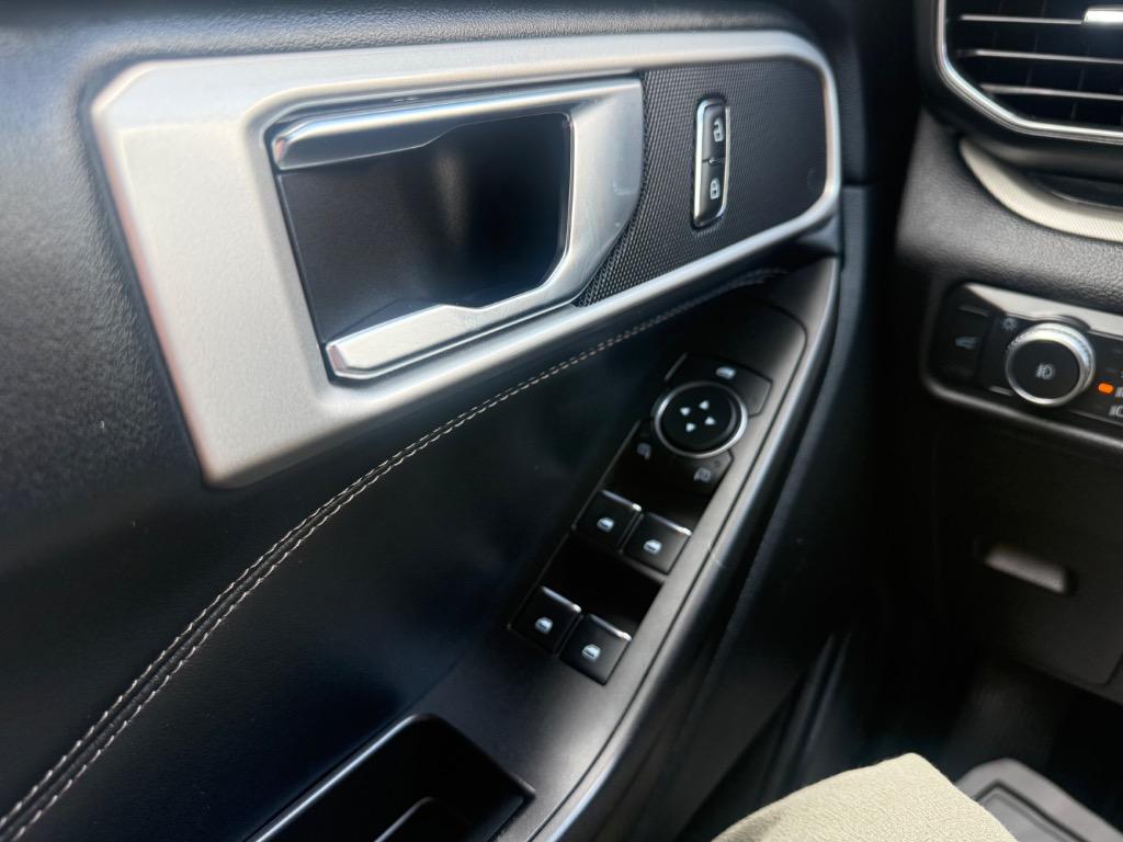 Ford Explorer photo 24