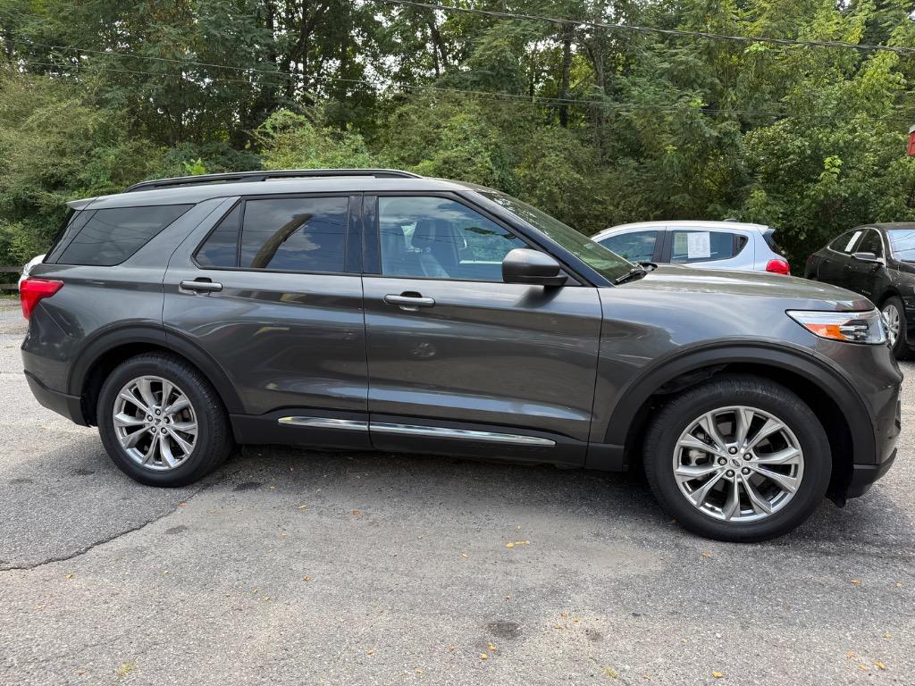Ford Explorer photo 12