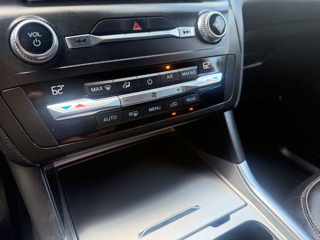 Ford Explorer photo 3