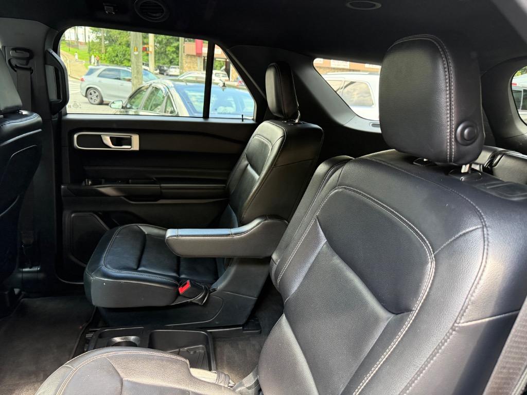 Ford Explorer photo 16