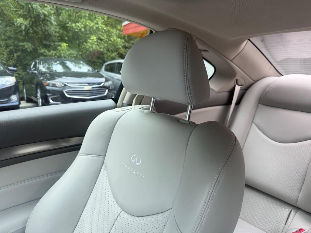 Infiniti G37 photo 4
