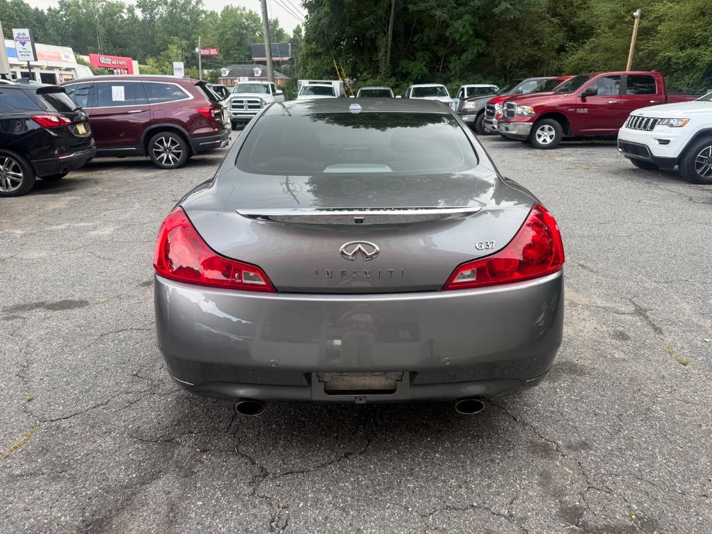 Infiniti G37 photo 12