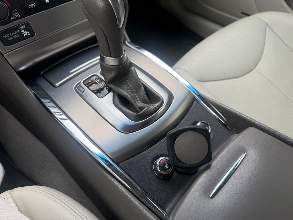 Infiniti G37 photo 18