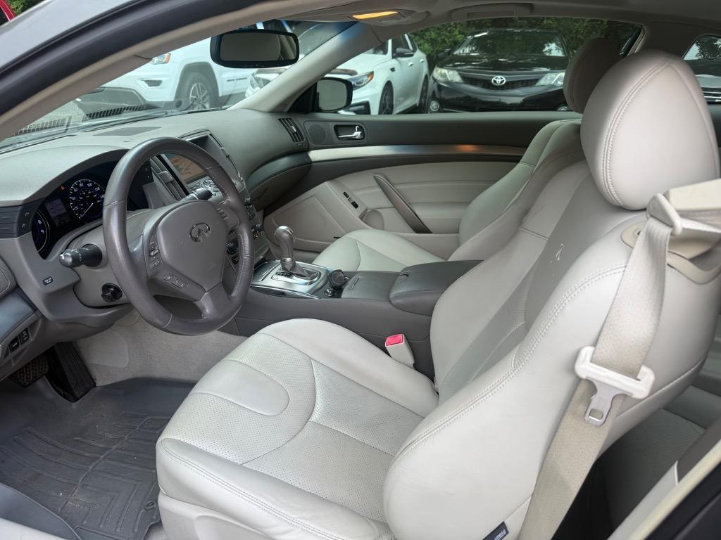 Infiniti G37 photo 15
