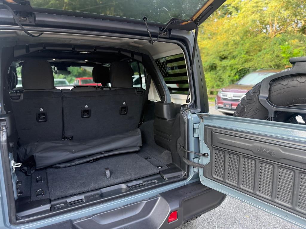 Jeep Wrangler photo 14