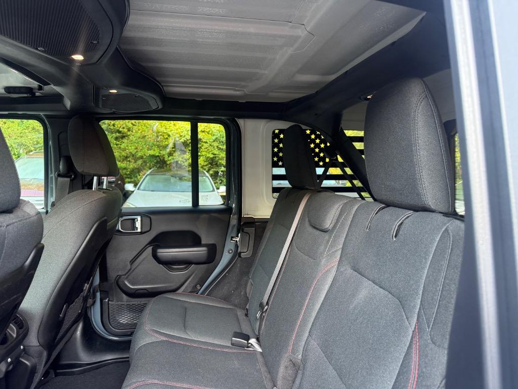 Jeep Wrangler photo 12