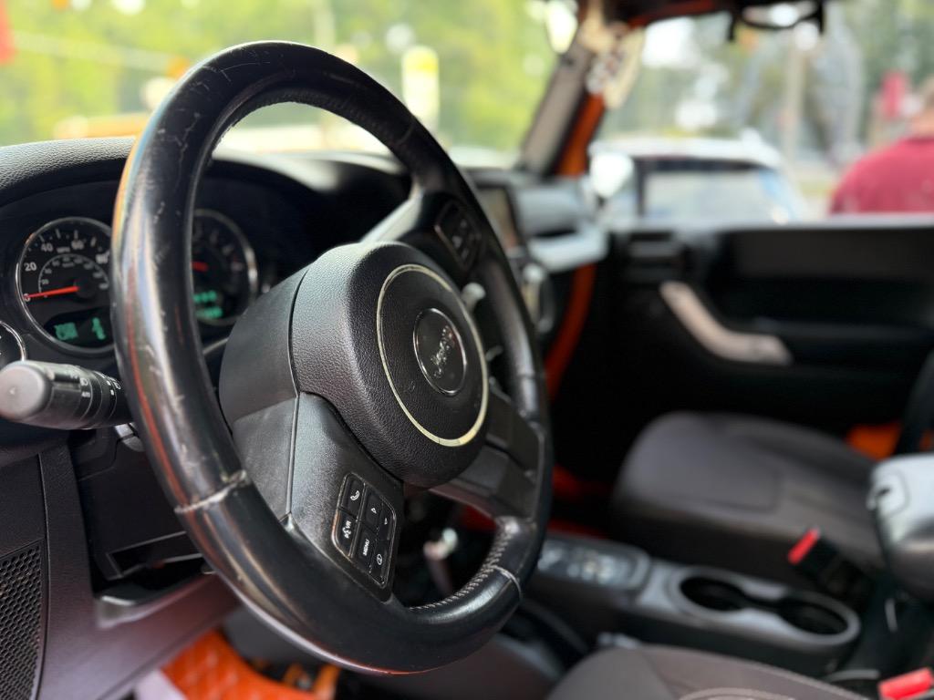 Jeep Wrangler photo 2