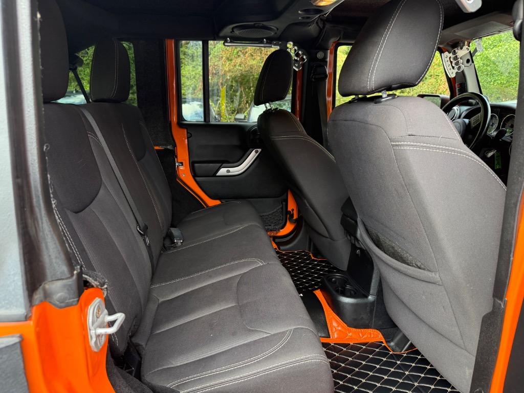 Jeep Wrangler photo 7