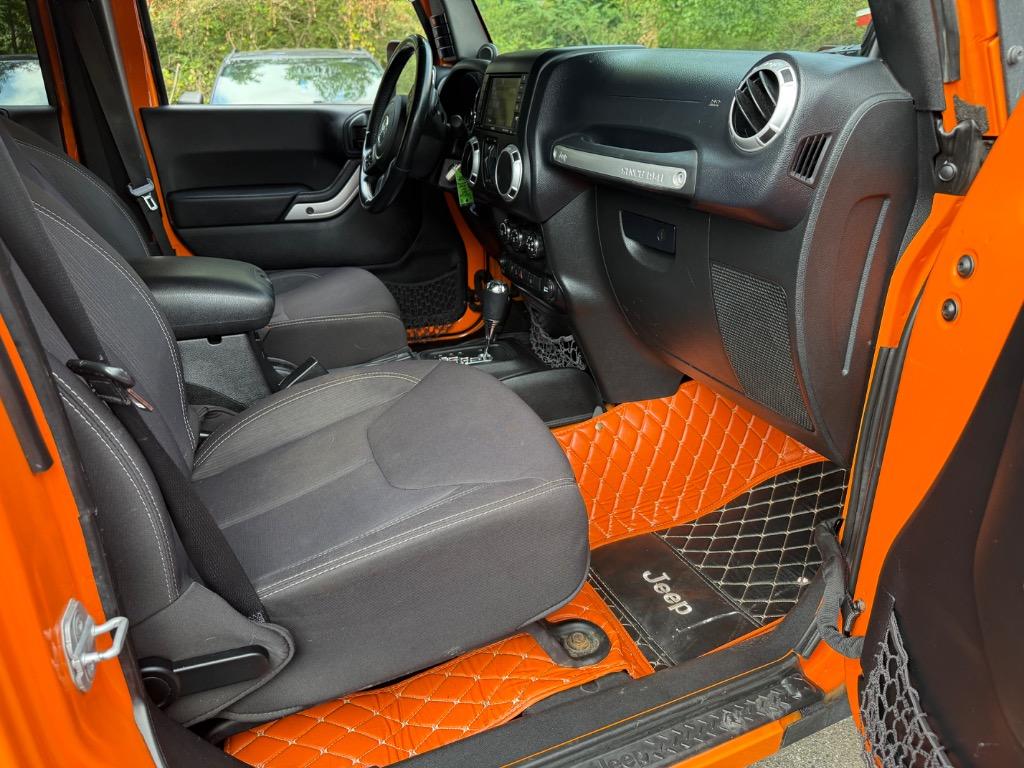 Jeep Wrangler photo 8