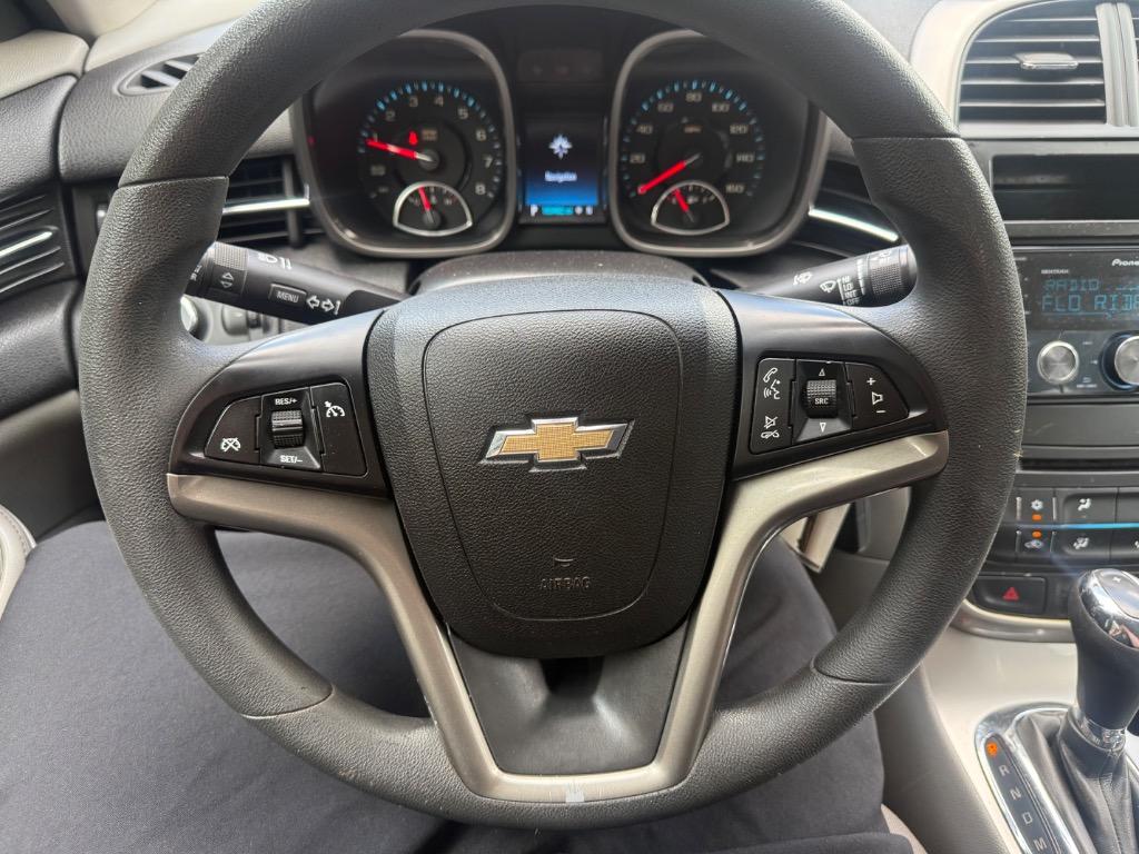 Chevrolet Malibu Limited photo 2