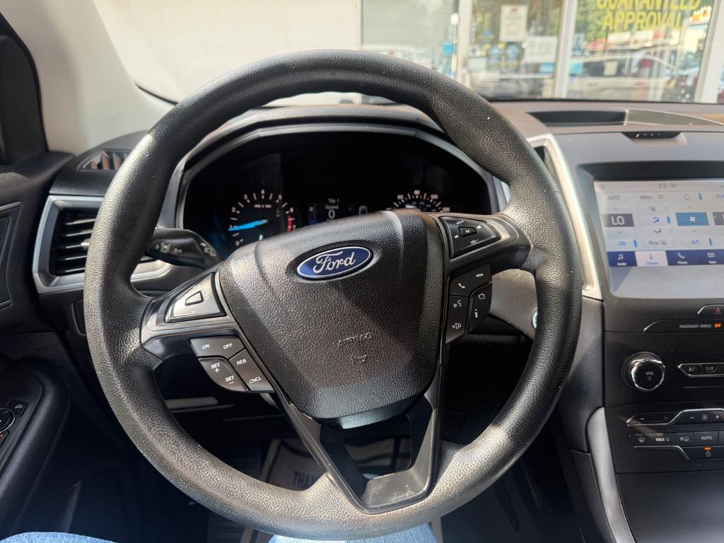Ford Edge photo 2