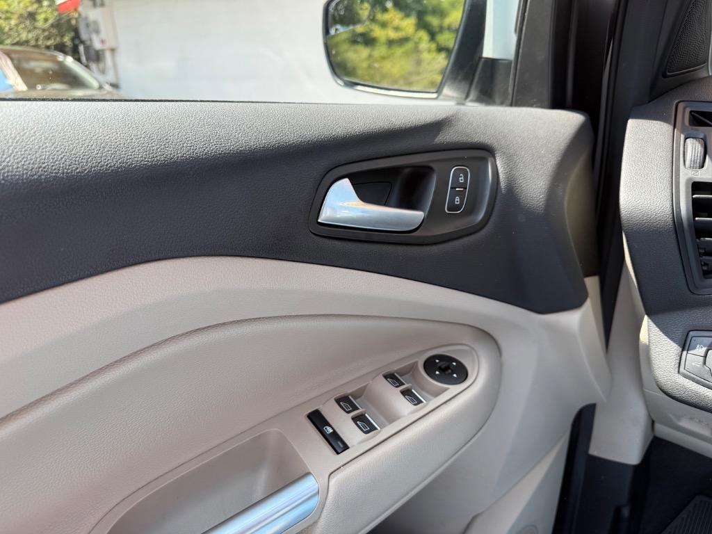 Ford Escape photo 16