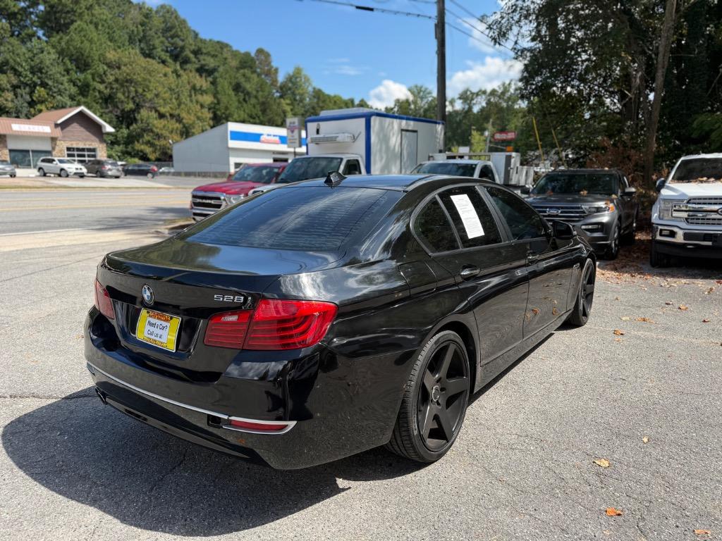 BMW 5-Series photo 9