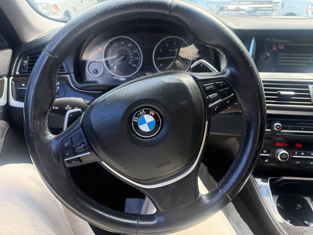 BMW 5-Series photo 2