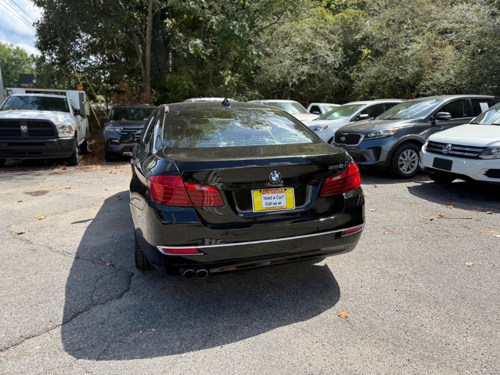 BMW 5-Series photo 8