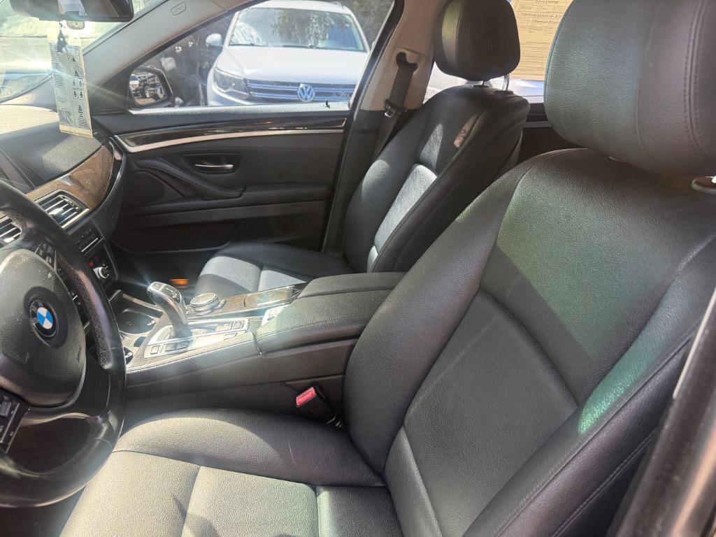 BMW 5-Series photo 15
