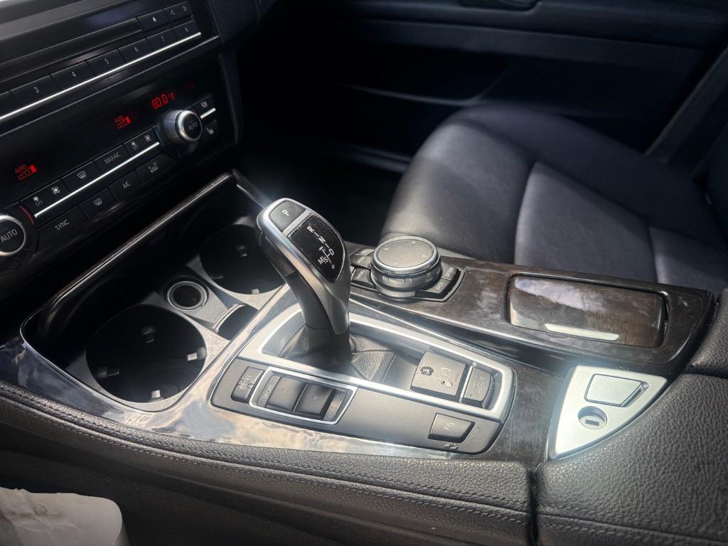 BMW 5-Series photo 20