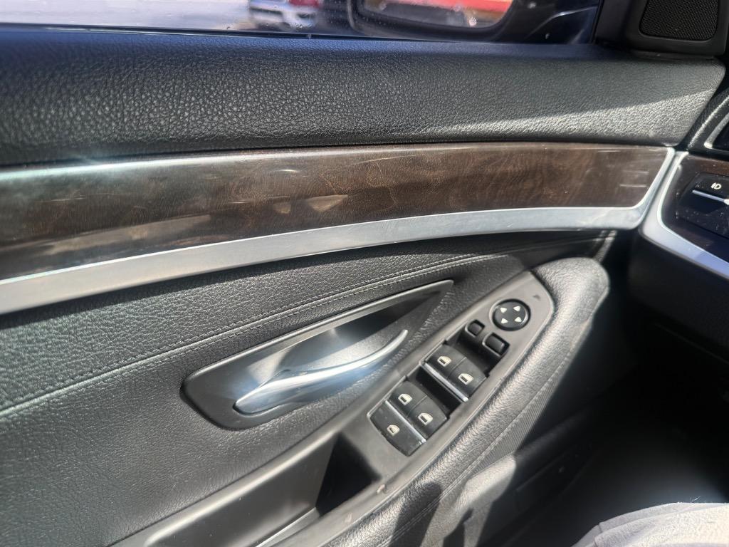 BMW 5-Series photo 16